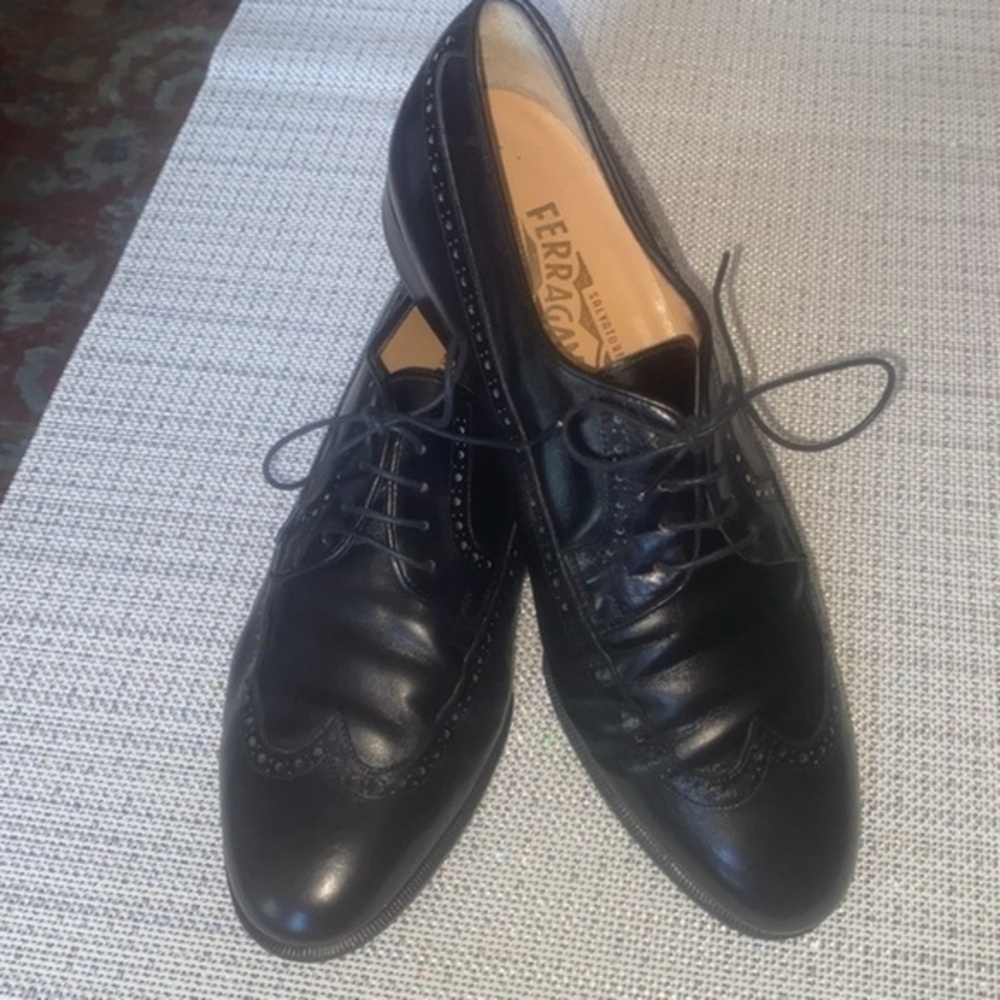 🌹Salvatore Ferragamo women’s (7.5D MEN) / (8.5-9US WOMEN)BLACK LEATHER 🥰